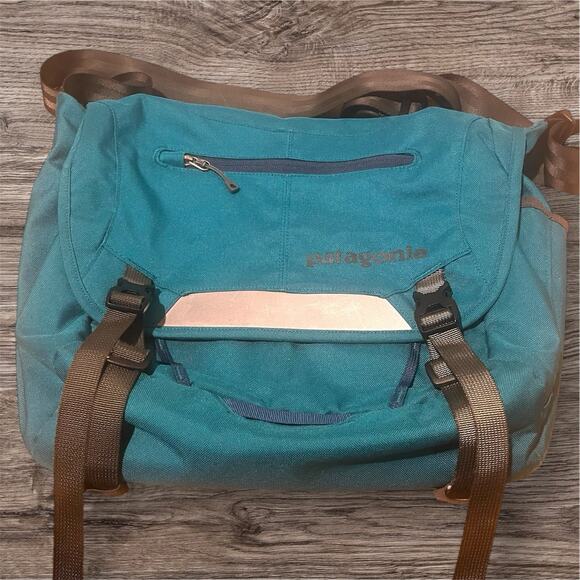 Patagonia Mini Half Mass Small Messenger Carry On Laptop Case Bag Teal READ - Picture 1 of 8